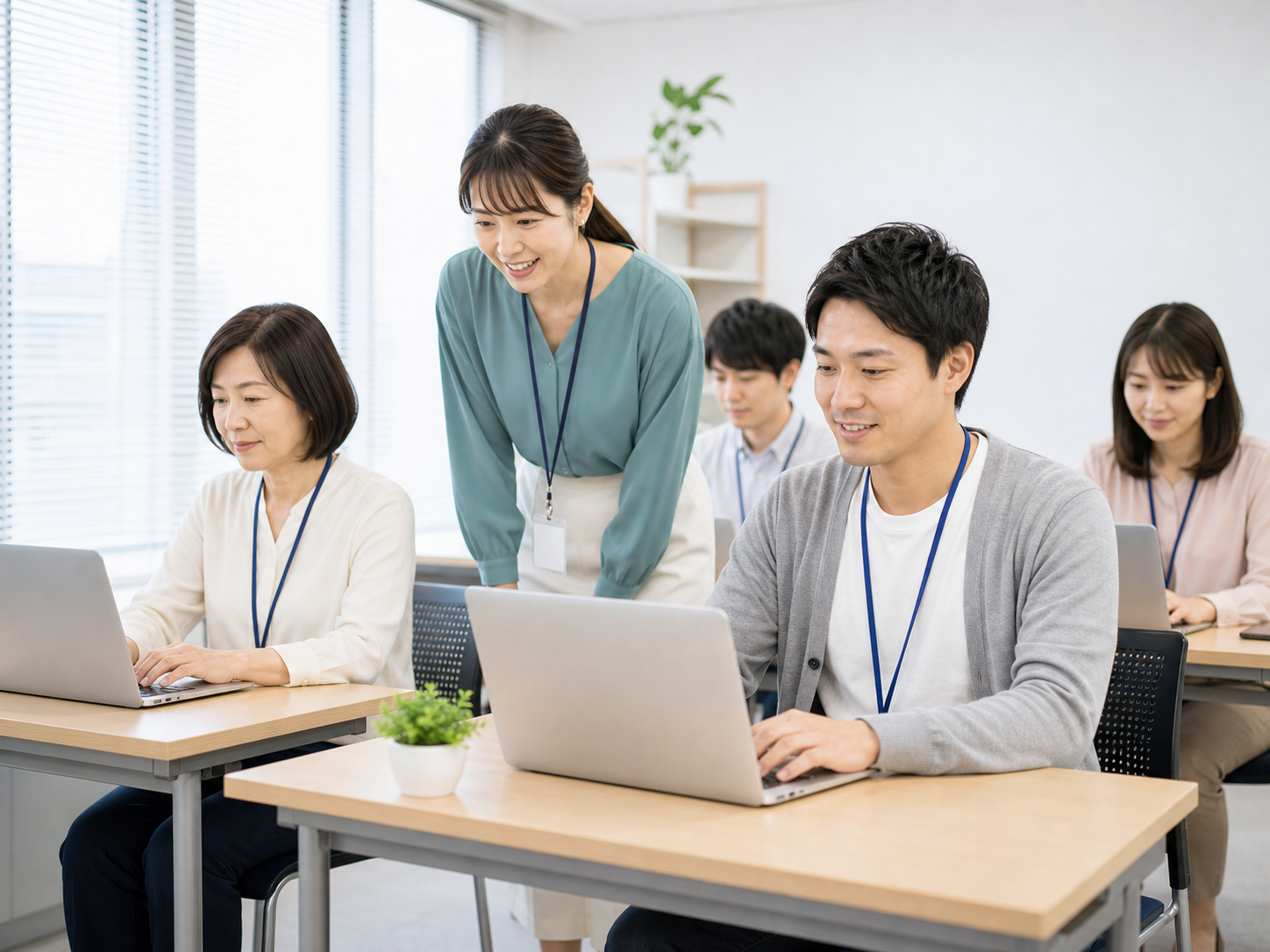 就労移行支援でパソコン訓練を行う様子